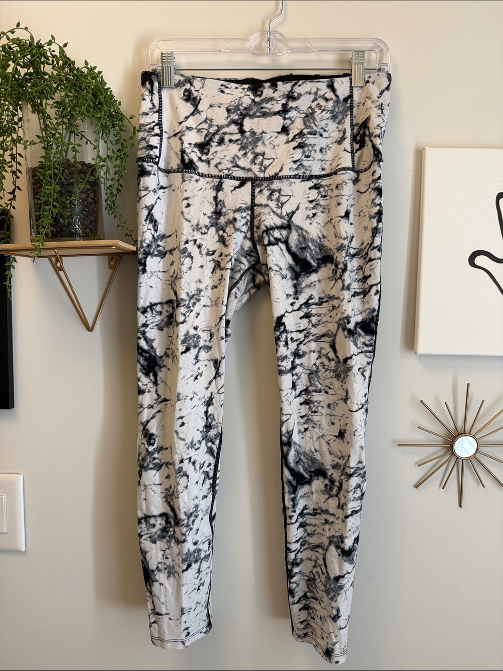 Mono B Black & White Marble-Print High-Rise Leggings